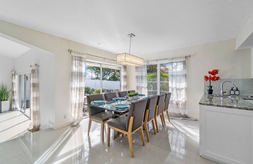 Singer Island House | Beach Lux Heated Pool, Infinity Spa, Cabana, Golden Tee Arcade Walk to Beach