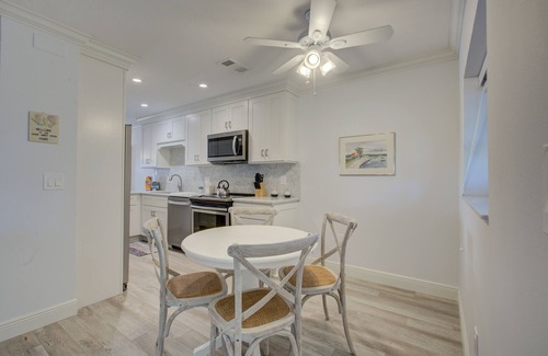 Bradenton Beach Condo | Beach Palms 2B-Beach 1 Minute Walk-Heated Pool-Free Wi-Fi-Dock-Surrounded By Wat