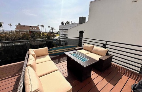Playa Del Rey Condo | Beach Penthouse Loft with Roof Top Deck!