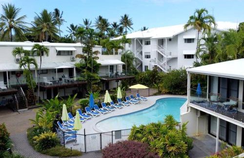Port Douglas Apartment | Beach Retreat Chic: Poolside on the Esplanade