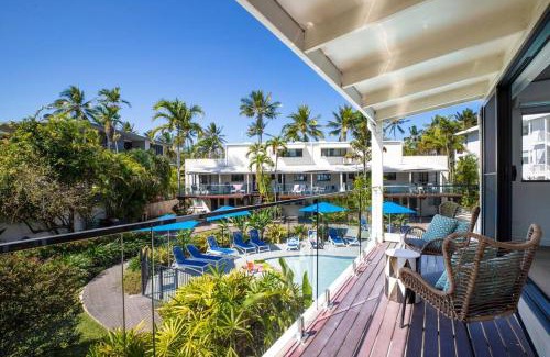 Port Douglas Apartment | Beach Retreat Chic: Poolside on the Esplanade