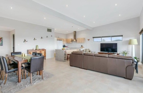 Goolwa South House | Beach Retreat Goolwa - Near Beach - Fenced