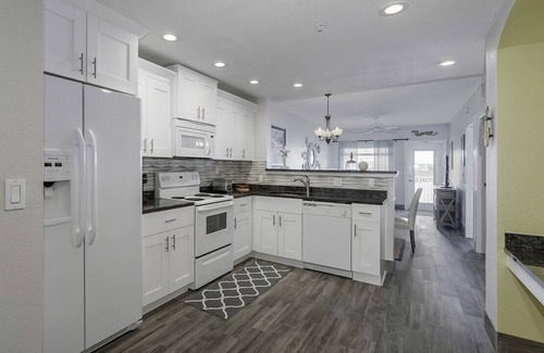 Indian Rocks Beach Condo | Beach Retreat Water Park Wi-Fi Perfect for Families & Remote Work