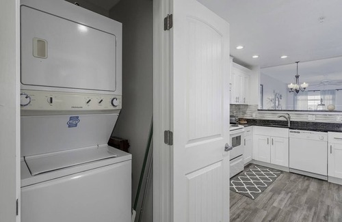 Indian Rocks Beach Condo | Beach Retreat Water Park Wi-Fi Perfect for Families & Remote Work