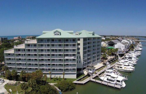 Indian Rocks Beach Condo | Beach Retreat Water Park Wi-Fi Perfect for Families & Remote Work