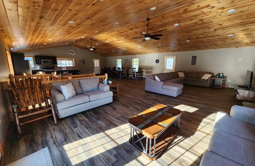 Gaines House | Beach Roost - Secluded Riverside Retreat: Perfect Getaway for Outdoor Adventures!
