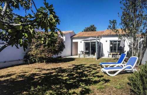 Rivedoux-Plage House | Beach side location Petit Plage 1 minute walk to beach ,centre de village