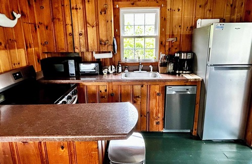 Dennis Port Cottage | Beach sticker with week long bookings!