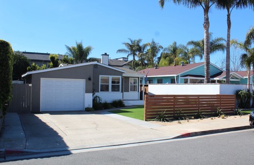Downtown House | Beach Style Bungalow Disney/Knotts /Newport Beach1.2 mile to ocean.