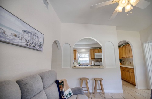Sarasota Cottage | Beach-Themed Cozy Cottage Close to Downtown, Beaches, Pinecraft & Legacy Trail!