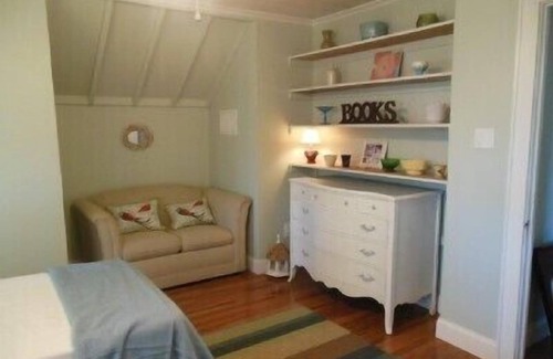 Milford House | Beach Vacation Get-Away – Near All Conveniences. You Decide Which You Want.