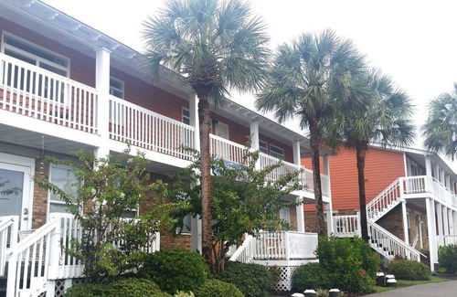 Isle of Palms Condo | Beach Vibes #204 Beautiful 1 Bed + Sleeper, Pool