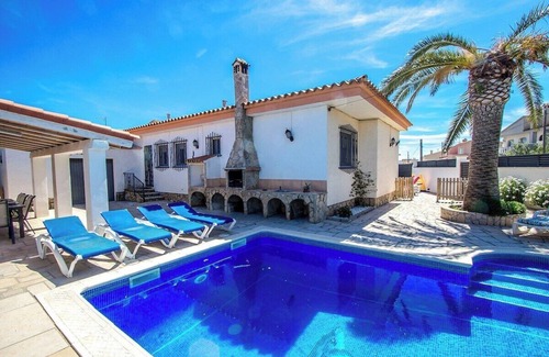 Miami Platja Villa | Beach Vibes Villa less than 1km to town and sea!