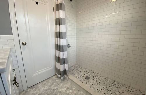 Quincy Apartment | Beach View 2 BR w/Parking