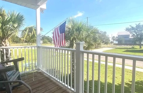 Gulfport House | Beach View Cottage Perfect for Family & Friends!
