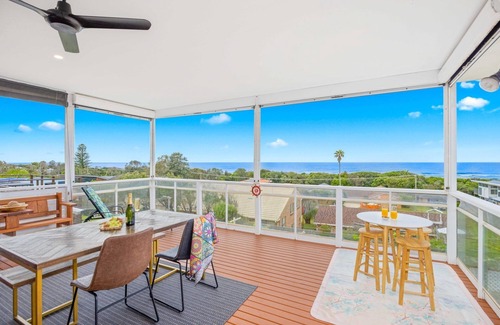 Lake Cathie Cottage | Beach-View Lake Cathie seaside cottage