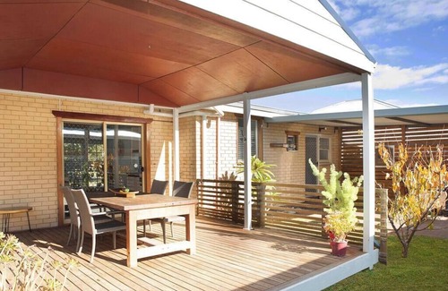 Broadwater House | Beach Walk Cottage on Rose