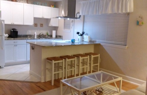 St. Pete Beach Condo | BEACH/WATER/SUNSETS,50%OFF Monthly,POOL-Heated,Apple TV,Updated,Friendly Native