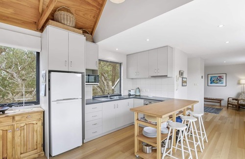Fairhaven House | Beach Weekender I Bush Views