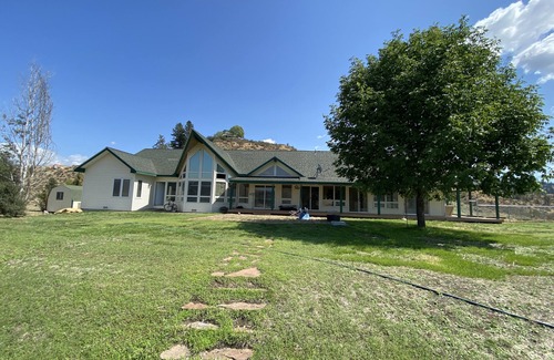 Davenport House | "Beach your boat and walk up" - Sunday Bay on Lake Roosevelt