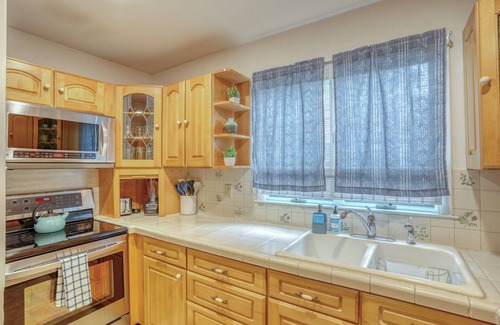 Rehoboth Beach House | BeachBird Bungalow - Loft/Deck/Sleeps 10! - Minutes to Rehoboth & Lewes Beach