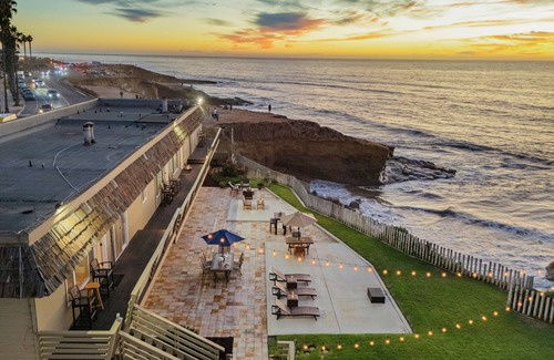 Sunset Cliffs House | Beachcliff 4 by AvantStay | 4BDR Oceanview Condo!