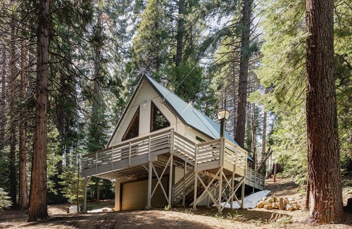 Fish Camp Cabin | Beachcomber Cabin A-Frame 2 miles from Yosemite