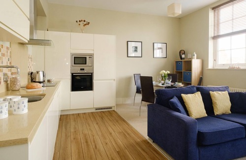 Aldeburgh Apartment | Beachcomber - sleeps 4 guests in 2 bedrooms