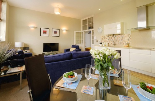 Aldeburgh Apartment | Beachcomber - sleeps 4 guests in 2 bedrooms