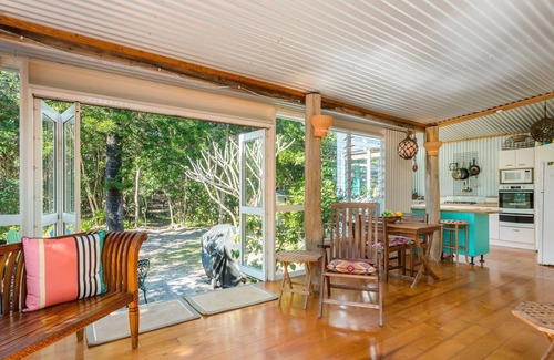 Suffolk Park Cottage | Beachcombers Cottage - beachfront pet retreat