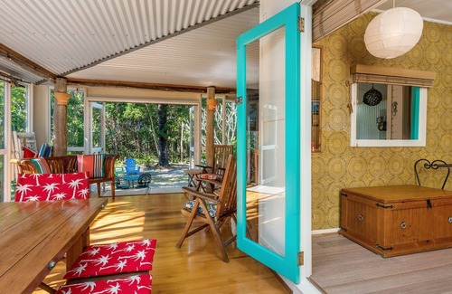 Suffolk Park Cottage | Beachcombers Cottage - beachfront pet retreat