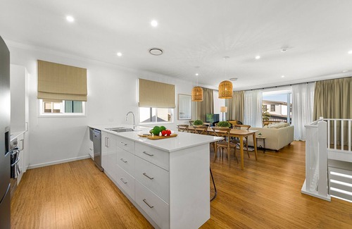 Caves Beach House | "beached@caves" - Entire Home 1.5hrs From Sydney