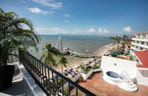 Amapas Apartment | Beachfront 2 bed Luxe La Palapa