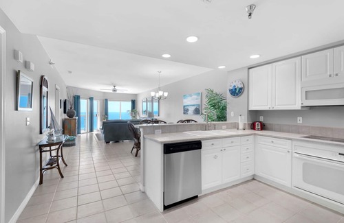 Villa Primera Condo | 🌅Beachfront-2 Pools-Hot Tub-Sauna-Gym-2BR Emerald Isle 1206🌅