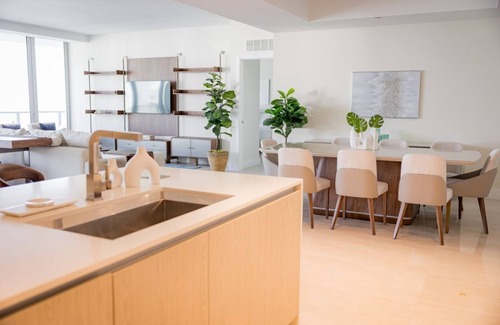 Singer Island Hotel | Beachfront 2BR Retreat with Stunning Ocean Views