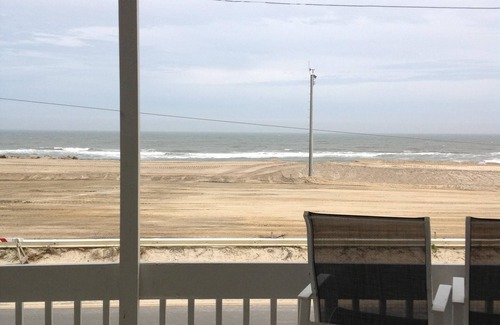 South End House | Beachfront 2nd Fl Retreat - PET FRIENDLY -with FABULOUS OCEAN VEIWS