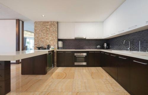 Tran Phu Beach Apartment | Beachfront, 4 bedrooms, for Big Family