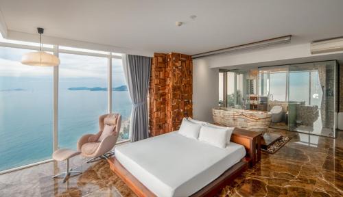 Tran Phu Beach Apartment | Beachfront, 4 bedrooms, for Big Family