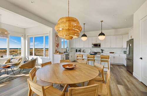 Cohassett Beach House | Beachfront 5BR Hot Tub + Games Sleeps 14 + Pet Friendly 2 Min to Beach