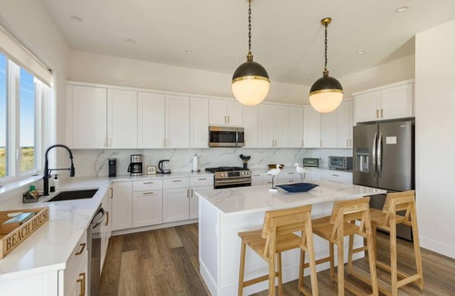 Cohassett Beach House | Beachfront 5BR Hot Tub + Games Sleeps 14 + Pet Friendly 2 Min to Beach