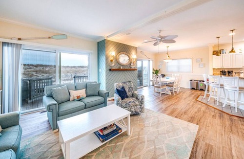South End House | Beachfront 8BR Home in Ocean -Family and Pet-Friendly w/Deck
