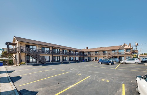 Old Orchard Beach Apartment | 'Beachfront 9' Condo on Old Orchard Beach
