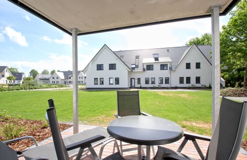 Lobbe Apartment | Beachfront apartment with terrace, use of swimming pool and sauna - Rex Rugia apartment 10-2