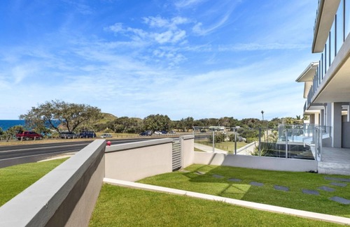 Bogangar Apartment | Beachfront Apartment 1 Cabarita Beach - Stylish Beachfront Apartment Overlooking Cabarita Beach