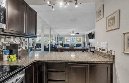Fort Walton Beach Apartment | Beachfront Bliss 1BR Condo at Emerald Isle 202