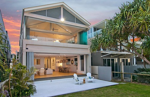 Palm Beach House | Beachfront Bliss - Absolute Beachfront Palm Beach - Linen Provided