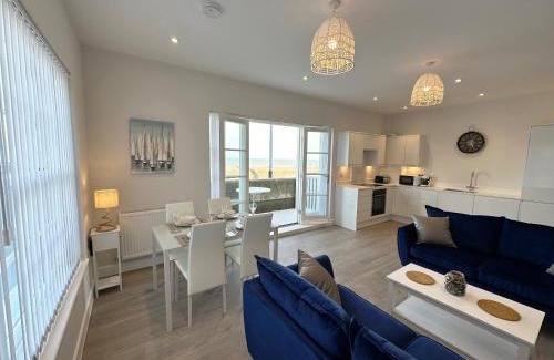 Burmarsh Apartment | Beachfront Bliss Apartment - Near Hythe - On Beach Seafront - Private Parking