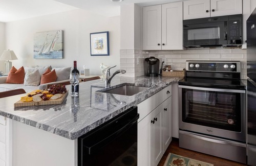 Isle of Palms Condo | Beachfront Bliss – 1BR Condo with Ocean Views + Pool Access
