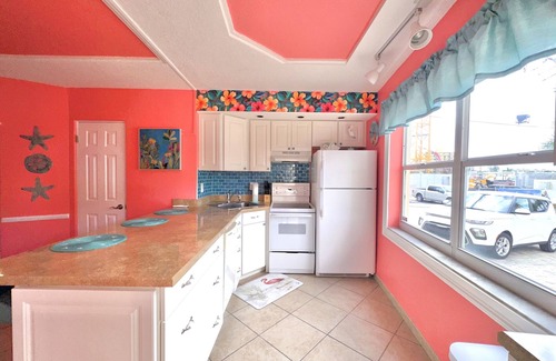 Pompano Beach Condo | BEACHFRONT COMPLEX JUST STEPS TO THE OCEAN Free Parking Full Kitchen Heated Pool