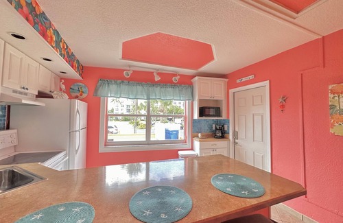 Pompano Beach Condo | BEACHFRONT COMPLEX JUST STEPS TO THE OCEAN Free Parking Full Kitchen Heated Pool